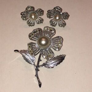 Sarah Coventry Silver Tone Faux Pearl Floral Brooch Jewelry Set